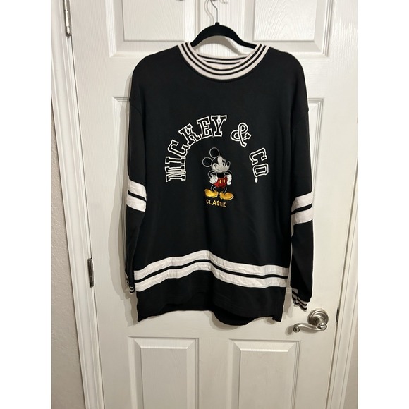 Vintage Other - Vintage Disney Mickey & Co. Classic Crew Neck Sweatshirt Medium Embroidered 90s